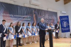 IMG-1a1cc206034f4e2ff09d6bbd2fb656b0-V